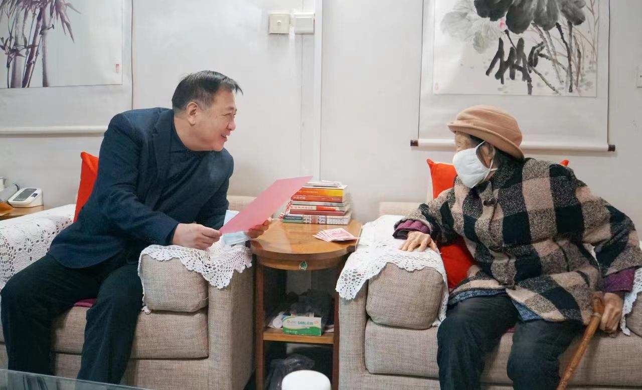 情系老干部 慰问暖人心 ——拉斯维加斯3499集团开展春节前走访慰问