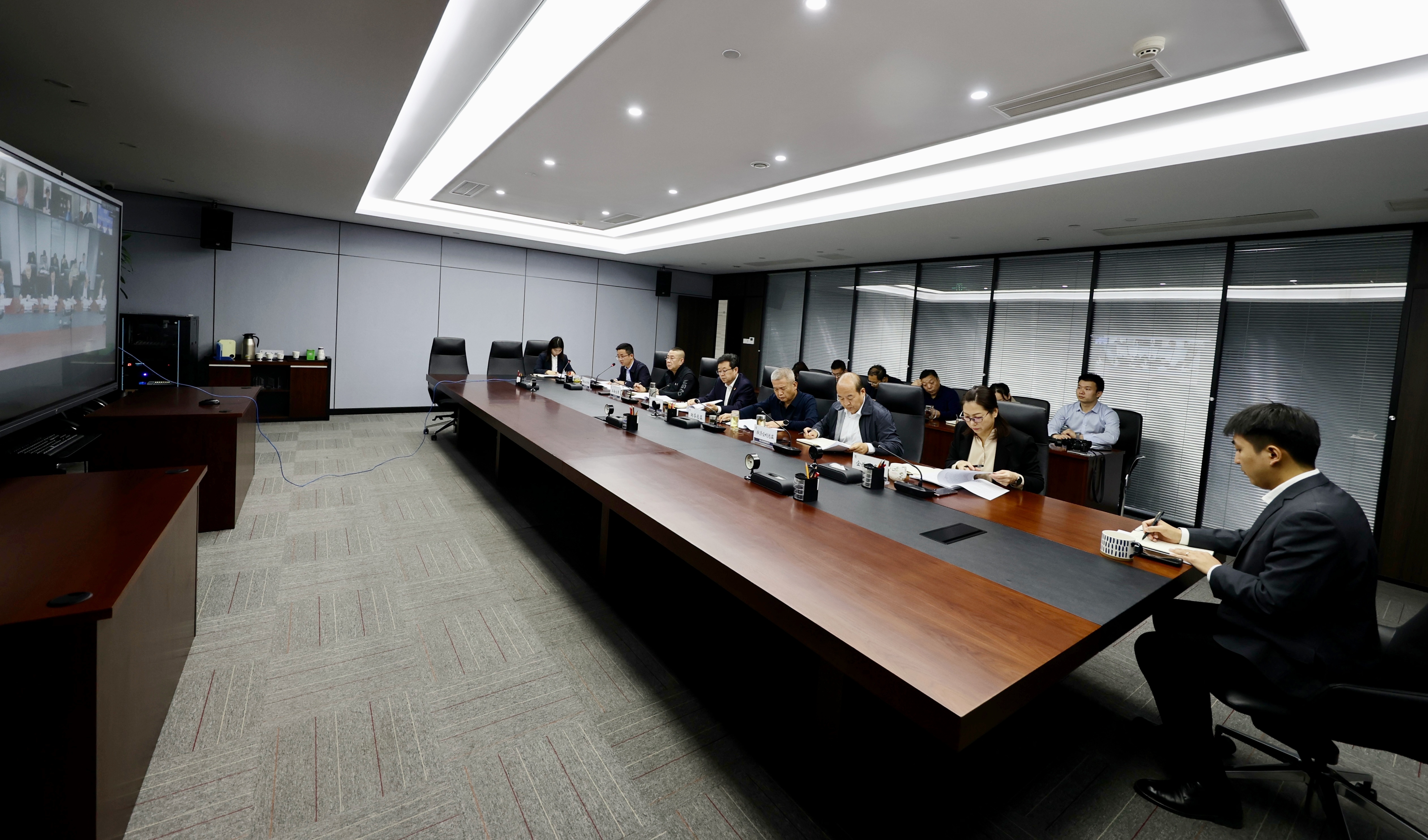 拉斯维加斯3499集团召开2022年三季度经济运行剖析会
